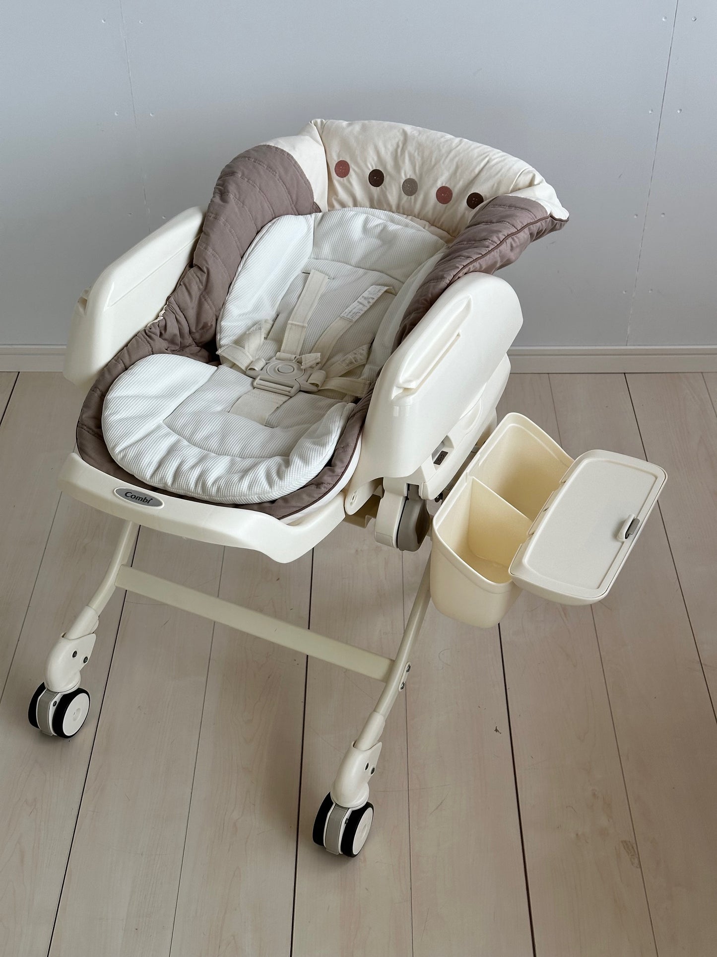 【完売】【中古品限定3台!】【本州送料無料】ネムリラ AUTO SWING エッグショック BE ココアブラウン コンビ(Combi) 電動 ハイローチェア・ベビーラック【クリーニング済み・説明書付き】