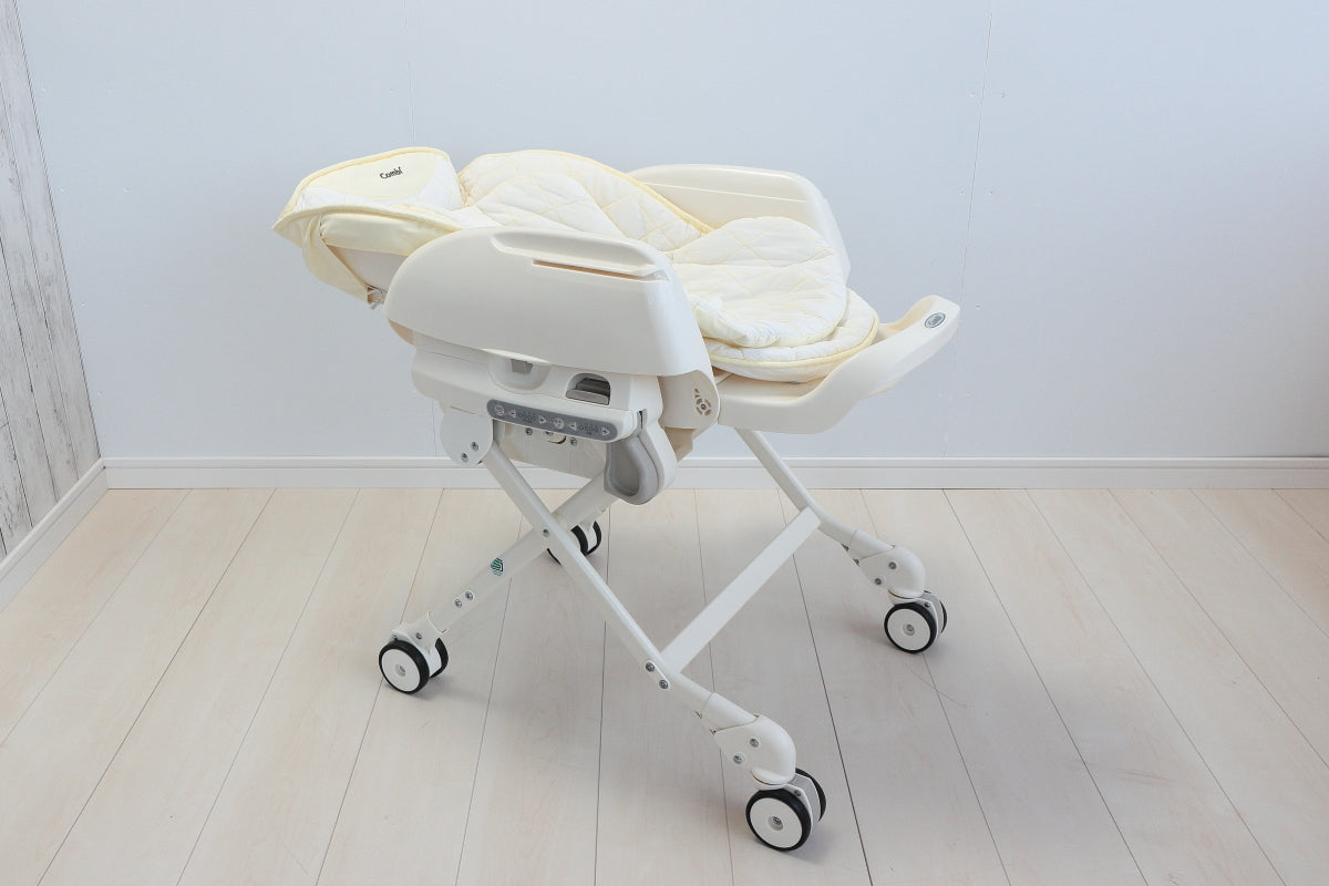 【本州往復送料無料】【3ヶ月レンタル割引中】ネムリラ AUTO SWING イエロー コンビ(Combi) 電動ベビーラック【レンタル】