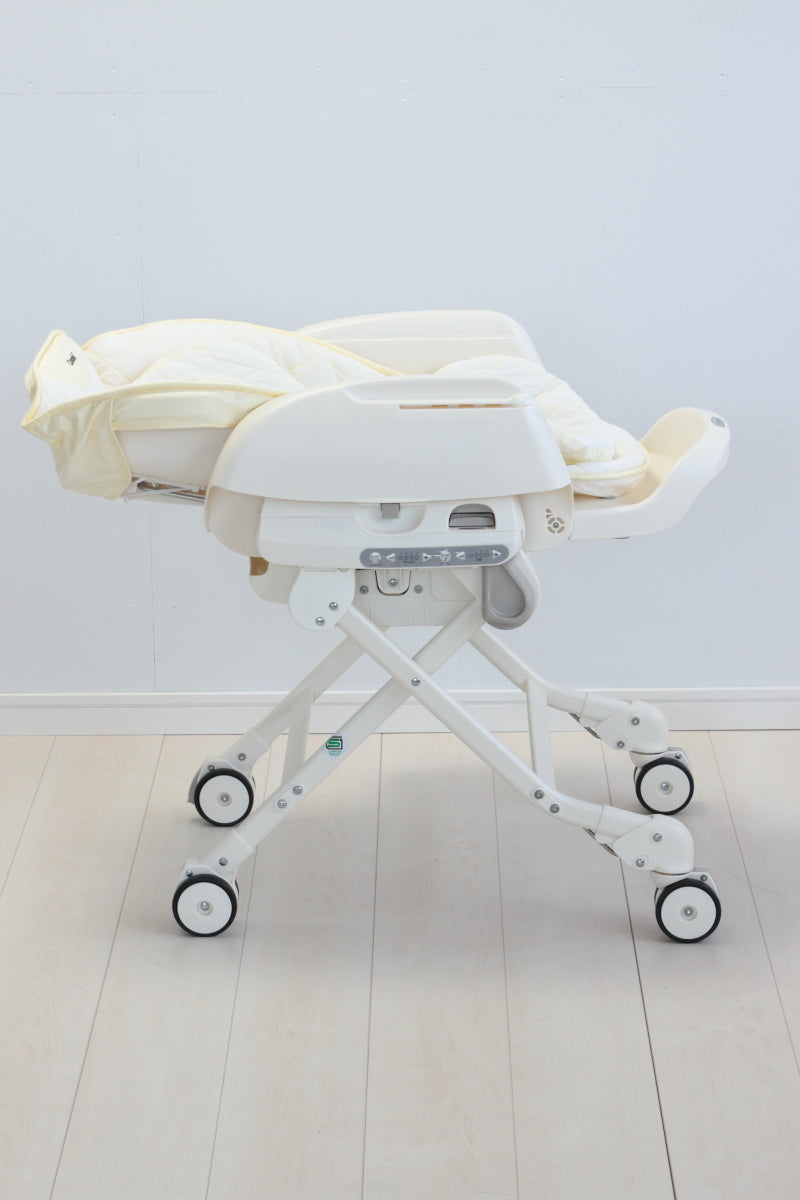 【本州往復送料無料】【3ヶ月レンタル割引中】ネムリラ AUTO SWING イエロー コンビ(Combi) 電動ベビーラック【レンタル】